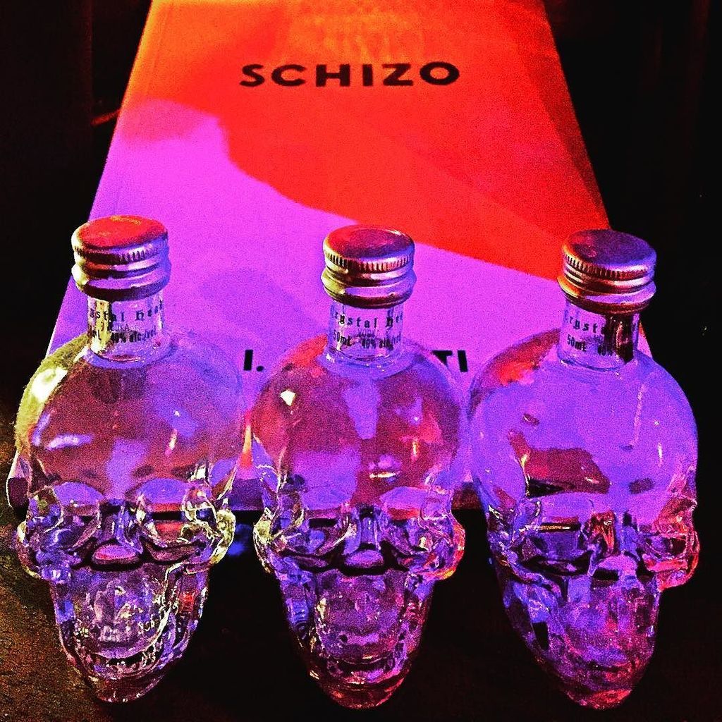 AthensInsta's tweet photo. #CrystalHeads #tiny #Off_the_Chain #Servingonlythebest by panosschwarz https://t.co/ox1mP23ce3 https://t.co/ThfMr72uny