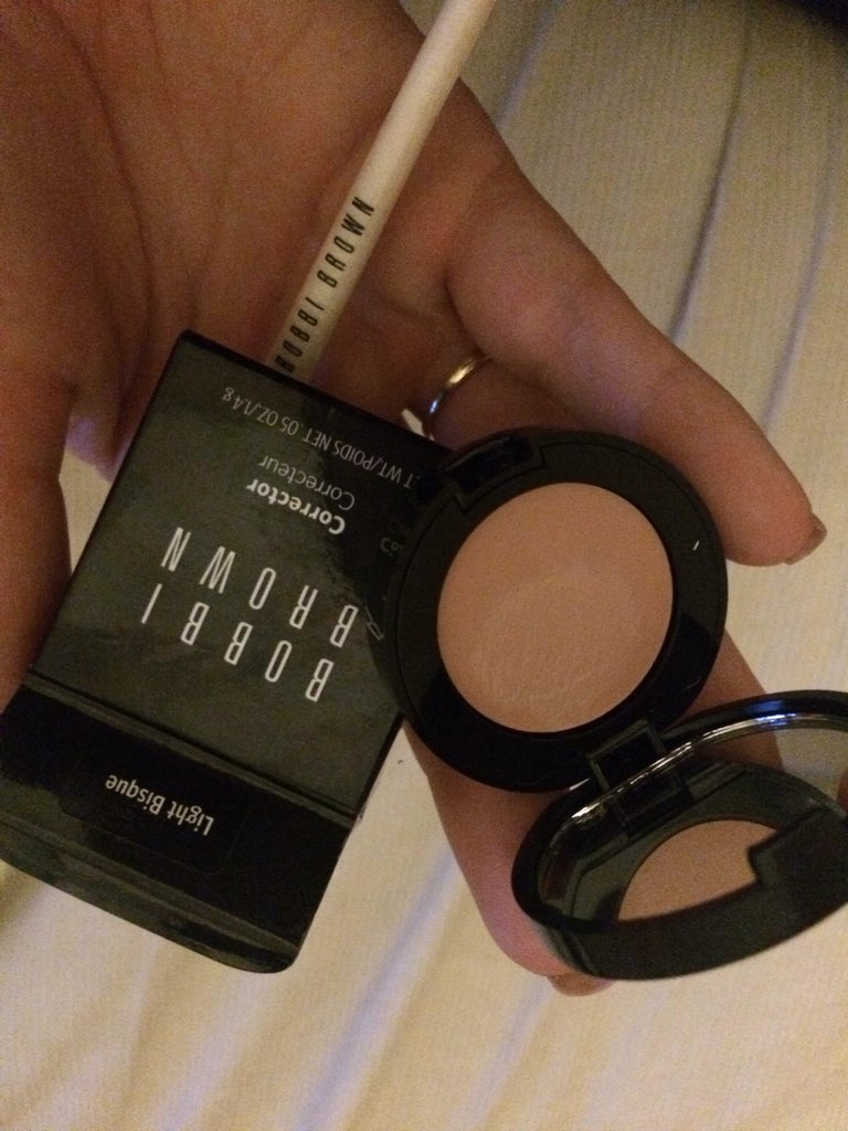 MakeMeGlam_'s tweet photo. Love love love my @BobbiBrown corrector - where have you been all my life!!! #beauty #mua #makeup #bobbi #love https://t.co/Of7VDpR4pe