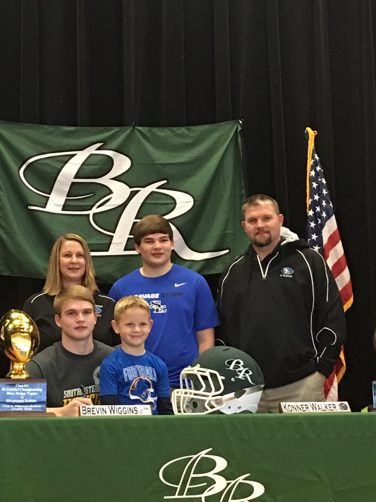 bmwiggins30's tweet photo. @BrevIsFootball @Konnerwalker @kdwigs https://t.co/CMrbhJYqGH
