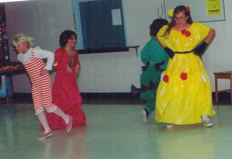 Saskatoon_GJFD's tweet photo. 1995 pics. Looking fw to dancing again @yxegermanschool for #fasching2016 You wouldn't guess Amanda's dress fabric! https://t.co/Rbh9fysZnN
