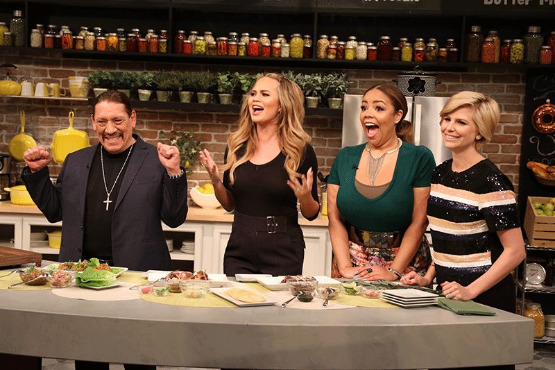 Watch me make @TrejosTacos on @FABLifeShow today at 2PM w/ @chrissyteigen @laurenmakk & @livingwithleah #FABLifeShow https://t.co/KdOEE883ZN
