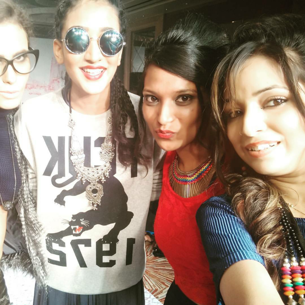 ThatElegantChic's tweet photo. See how we got selfie on the ramp in #BFW13 :DStay tuned for #BFW14 updates. @BLRFashionWeek https://t.co/1fcBKp2ywJ https://t.co/zZcP3oblhI