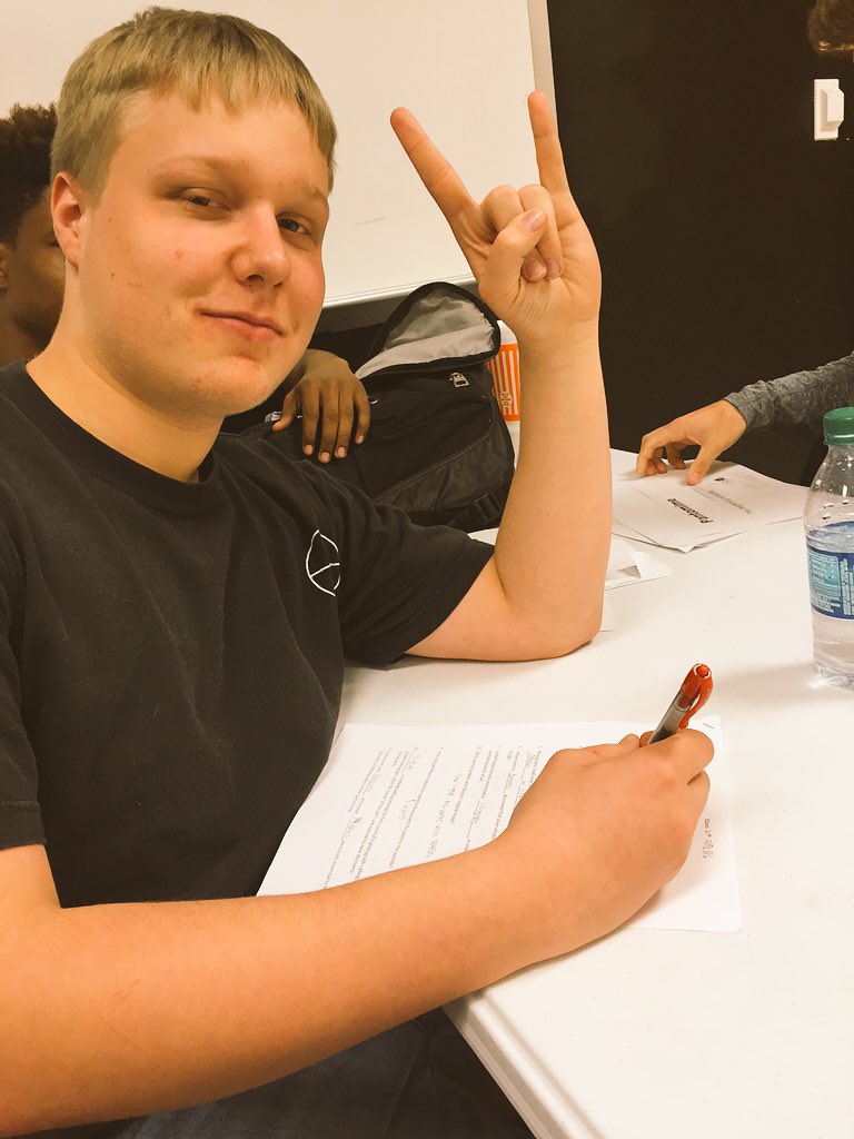 TiermanAllen's tweet photo. Just signed to Tarrant County Community College #failure #impooraf #HookEm https://t.co/r0KiCILfuH