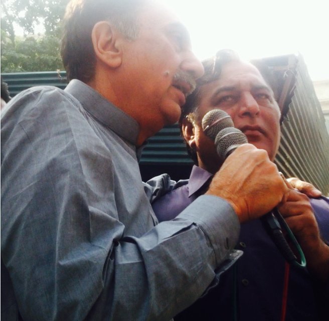 IrfnNasir's tweet photo. GA Nasir Janjua Ga Nadeem Shah ...Maroo Gye Mar Jayen Gye PIA Bachayen Gye..Go Nawaz Go https://t.co/9sPlCuT1Hw