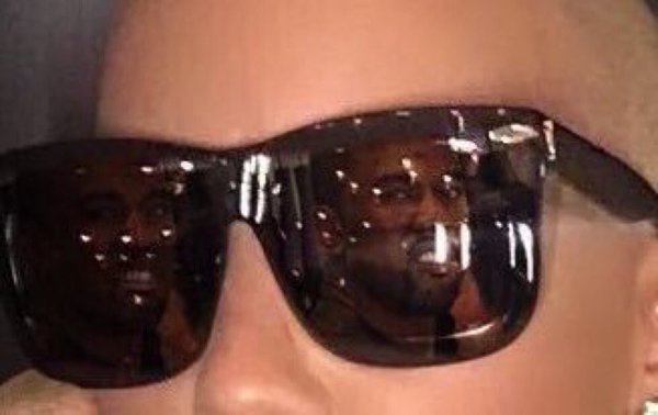 TismePurSang's tweet photo. Ce mec il restera à jamais une légende de photoshop ptn jusqu'à il a mis Kanye dans le reflet des lunettes 😂😂😂😂😭😭😭💀 https://t.co/OUZ0n3DK0e