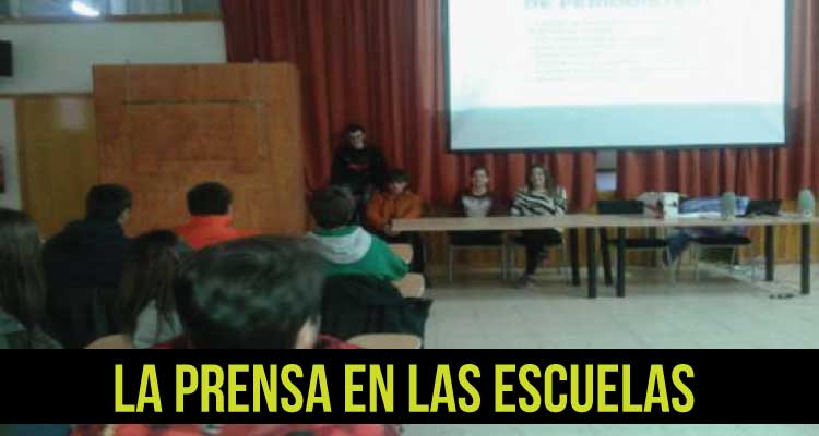 cdperiodismo's tweet photo. Periodistas desempleados enseñan en las escuelas a interpretar a los medios comunicación https://t.co/l45889G2Lh https://t.co/6uggZr1wqy