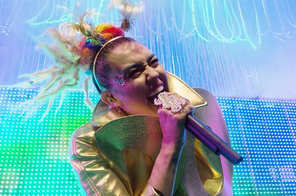 AllPopMusicCrew's tweet photo. Miley Cyrus will join "The Voice" for the season 10. https://t.co/VRA5UHgvm6