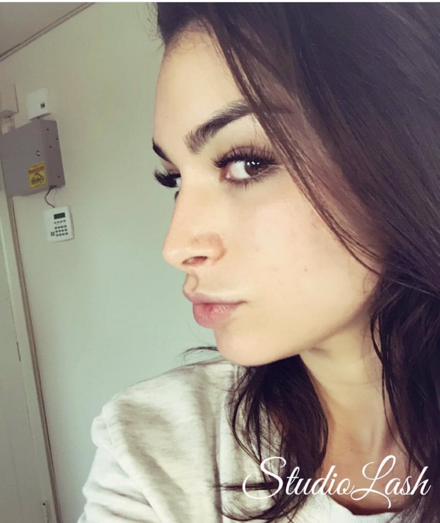 ashleyiaco's tweet photo. Looking forward to going to @StudioLash later and getting my lashes this lush again! π» #NoMakeup #JustLashes https://t.co/3IW5BlyxEE
