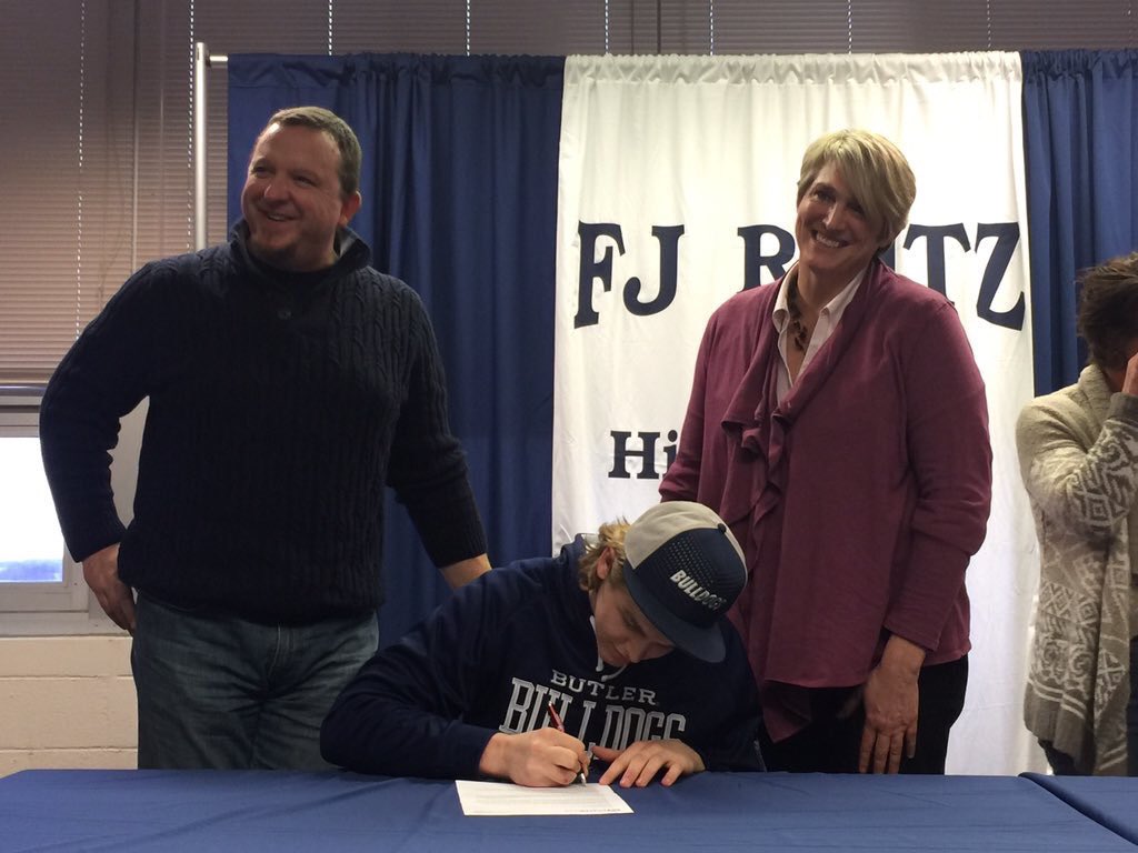 willy_booy3's tweet photo. Made it official today! GO DAWGS 🐶🔷#ButlerBound #NSD2016 https://t.co/x83azZ8hnV