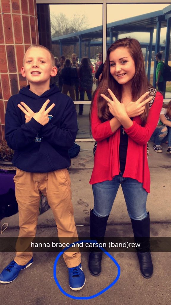 HGHardee's tweet photo. #peepthekicks #funkboy #keepitfunky #WeHaveTheSameColorsToo 😎 https://t.co/oIfCDsYVML