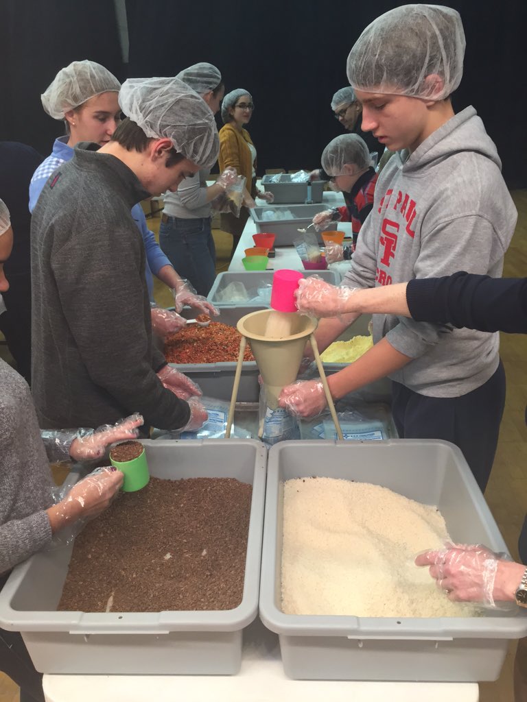 hamka_moussa's tweet photo. Amazing event @GPSouthHS "The Spirit of Giving" Our community has come together to provide meals &amp; service to others https://t.co/xJcWyiK9oJ