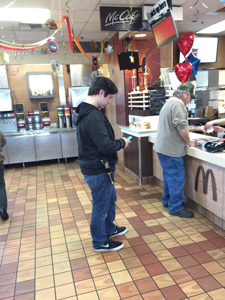 krepalm's tweet photo. when luke skywalker lets you out of the Jedi academy for lunch https://t.co/tljKQW7t42