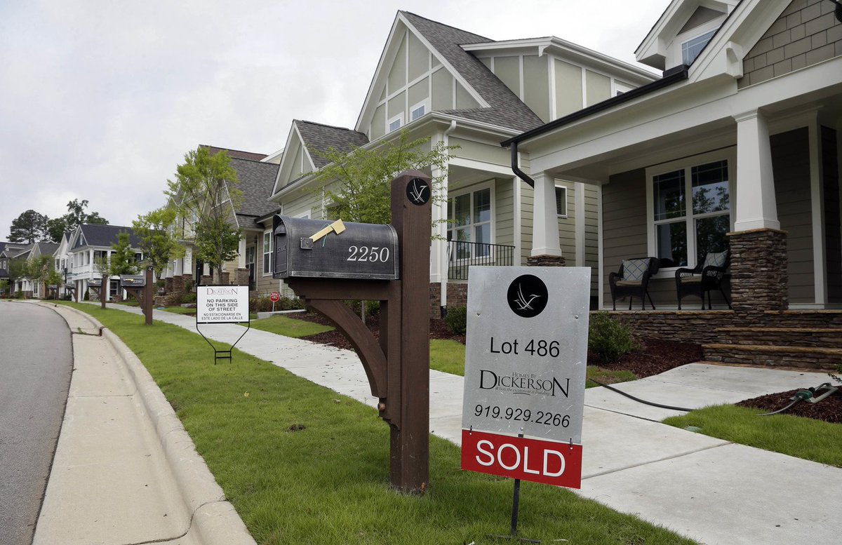 Average US rate on 30-year mortgage falls to 3.81 percent | <a href="/SeattleTimes/">The Seattle Times</a> - bit.ly/20Fvyts