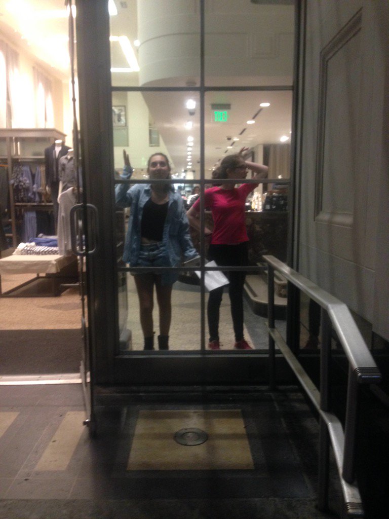 TalBbg's tweet photo. @lolambbg mannequins https://t.co/CdwKMcUZLa