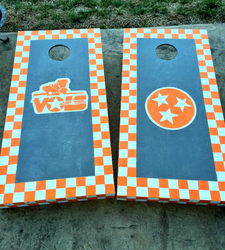 TheCornHoleGuys's tweet photo. Hand painted Tennessee set in honor of #NationalSigningDay #GBO 🍊🍊 https://t.co/9sRVtk3oYl