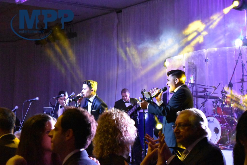 puerto_manolo's tweet photo. Do what you love, love what you do...no gimmicks needed, just great talent #MPPEntertainment #MPPbyManolo https://t.co/T0rUYkRRvw