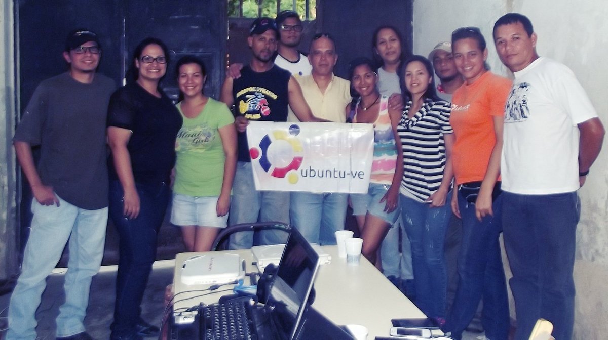 ubuntu_ve's tweet photo. #ubuntuHour #HackLab Ubuntu-Ve Maracay 30-01 @xombra @crisyelit @Emanueljtc @milinazaret @NaudyU @C354R_B3RMUD3Z https://t.co/a5Ka6TRG6u