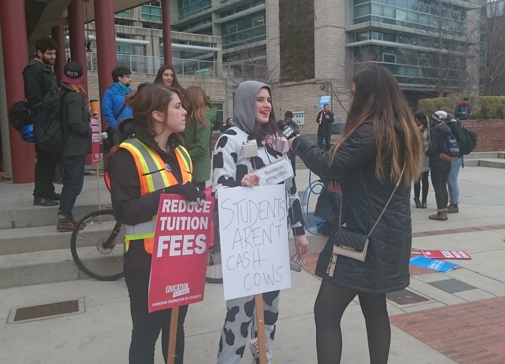 HilaryEastmure's tweet photo. Students in #Victoria protesting high tuition fees. "Students are getting milked and it's udderly ridiculous" #yyj https://t.co/QHeLfRqvic