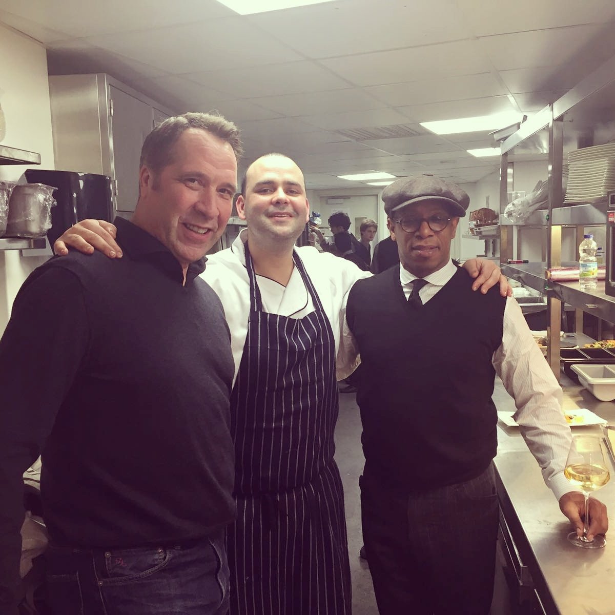 Chef_Jere's tweet image. Two satisfied customers!
Dos clientes satisfechos!
#davidseaman #ianwright #arsenal #gunners #legends