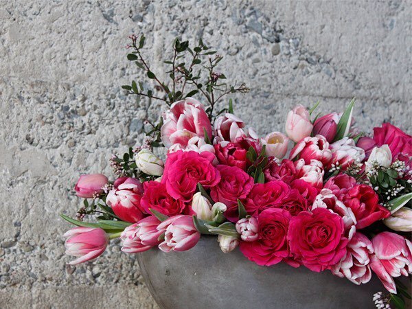 FieldtoVase's tweet photo. "More than 250 million roses are sold at Valentine’s Day and most of those are red Ecuador… https://t.co/gvA2G86WnG https://t.co/BEBIwqEu7i