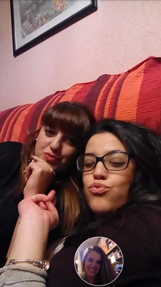 Cuando tus amigas y tu pasais la tarde juntas.... a distancia 😍💗👸👸👸