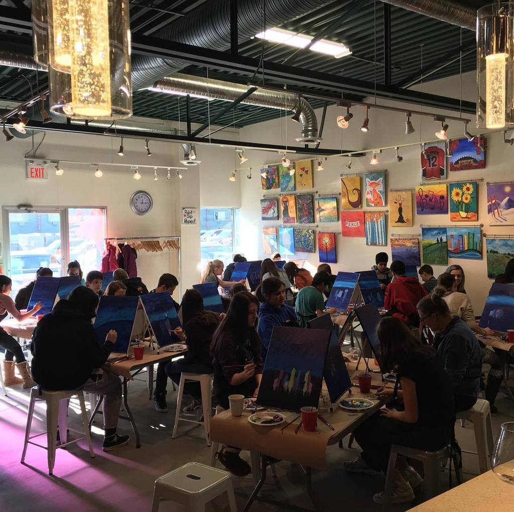 vingoghyyc's tweet photo. East lake school in the house! Painting Fireworks and sipping hot chocolate . Aren't field trips the best. #fieldtr… https://t.co/rbBKJi7anp