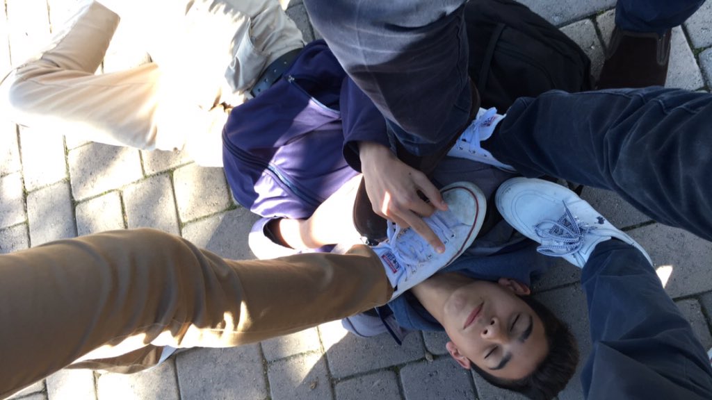 javierman99's tweet photo. Using this nigga as a carpet https://t.co/gWPlRamdEL