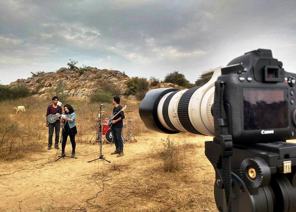 SquarezAttached's tweet photo. The start of 2016 be like this :)@Priyanka129N @Joydeepsingh5 #music #rockmusic #musicians #artists #squarezattached https://t.co/BTIqYeL3cC