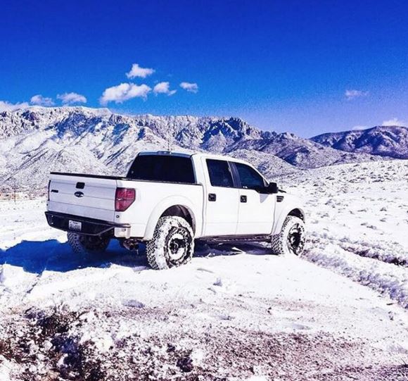 FiveStarFordSM's tweet photo. Feel confident blazing through the cold with these mid-winter car tips: https://t.co/Ic53UFKjUc https://t.co/L0wIiF74Gk