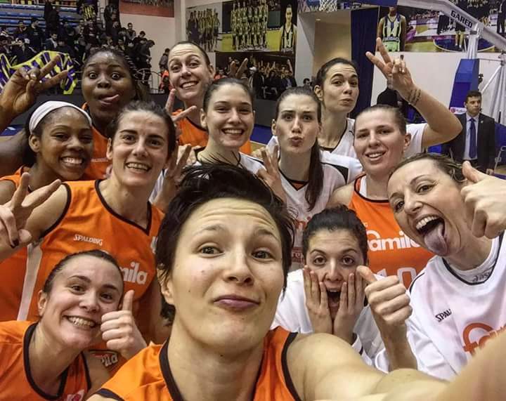 ilTeo_95's tweet image. Ma la gente che guarda il basket maschile che problemi ha?#totalmentedipendente @Gio_Skirt @Mascia80 @Jolenenancy14