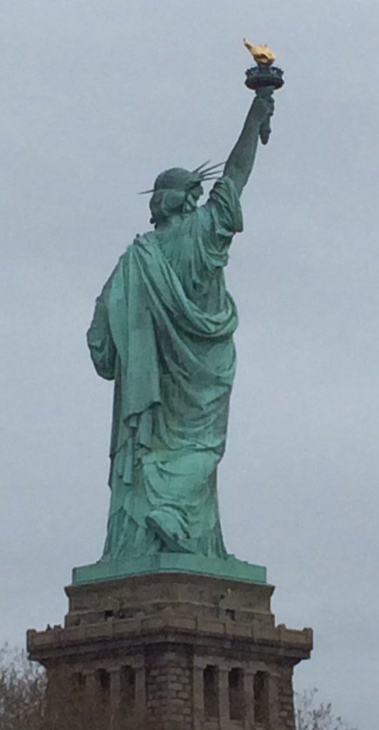 edinburghashley's tweet photo. #shoeoftheday from #ladyliberty in NYC....size 879 apparently...some girls get all the sale shoes #flipflopsinwinter https://t.co/KiU0YQZ4p5