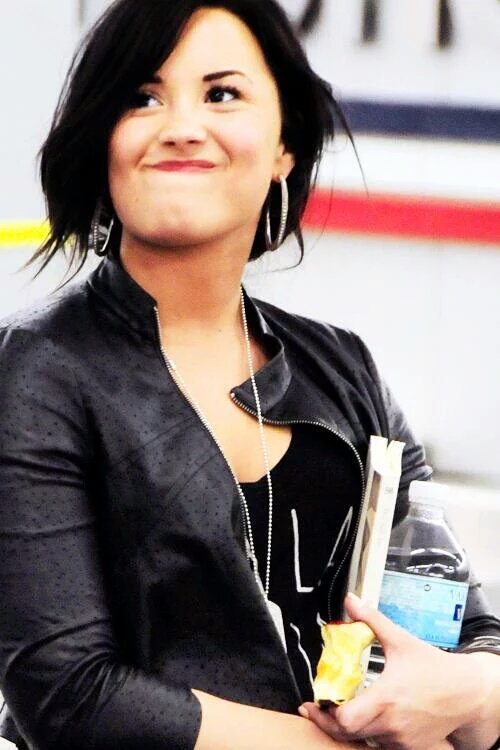 iroqueen06's tweet photo. rt #TurkeyWantsDemiLovato https://t.co/rERc7yScLN
