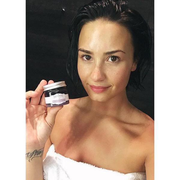 nilaysudeyildiz's tweet photo. #TurkeyWantsDemiLovato bu cirkinse herkes bu kadar cirkin olsa keske https://t.co/pPdMutTnKE