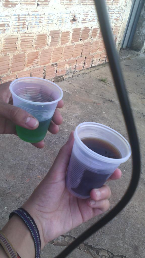 DehVersace's tweet photo. @GuhSousaLM  😍🍸 tda vez 😂 https://t.co/zWlfeHgsJt
