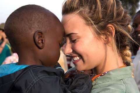 melisinan3's tweet photo. #TurkeyWantsDemiLovato tekrar Istanbıl de Tekrar gel bitanem @ddlovato https://t.co/8SaZg9u8Oz