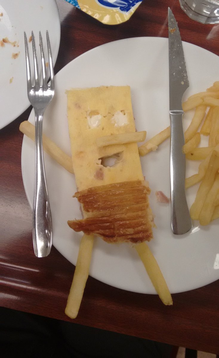 TomasInDaResi's tweet photo. Parecidos razonables:
Tortilla de la St. Tomás y Bob Esponja. https://t.co/94JSFP4Nz6
