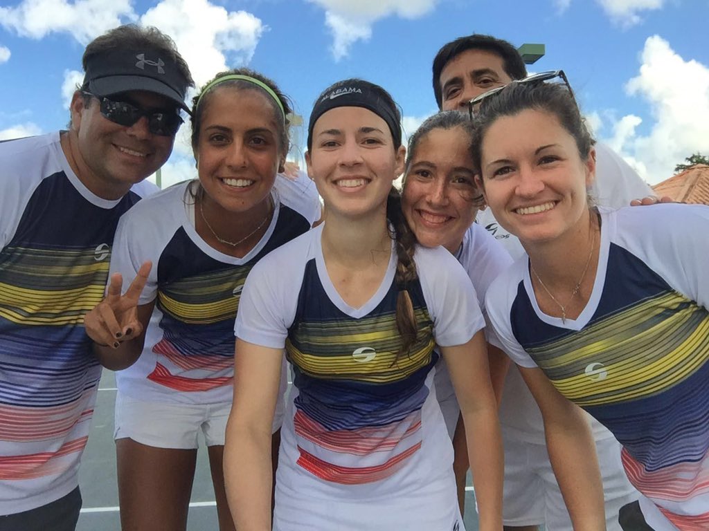 AndreaGamiz's tweet photo. Vamos equipo!!! #Fedcup #VamosVenezuela https://t.co/jUSI093IqF