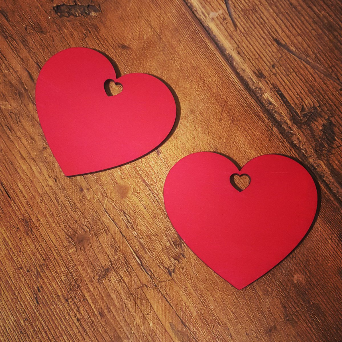 #handmadehour #handmade #valentines #love 

Only £3.50
Heart keyrings, wooden 80mm with key chain.
# red or #pink