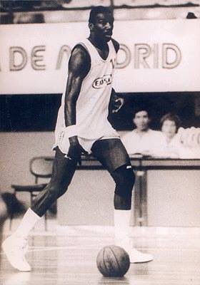 Essie Hollis.
Elosúa León.