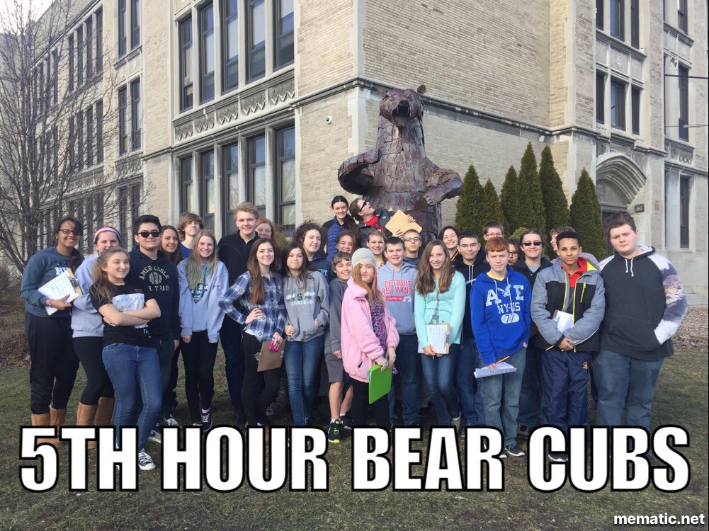 mrstwellz's tweet photo. Enjoying a fun "spring day" in Advanced Earth Science! 🌷🌎 #weatheringlab #earthscience https://t.co/hCgmUSGQpZ