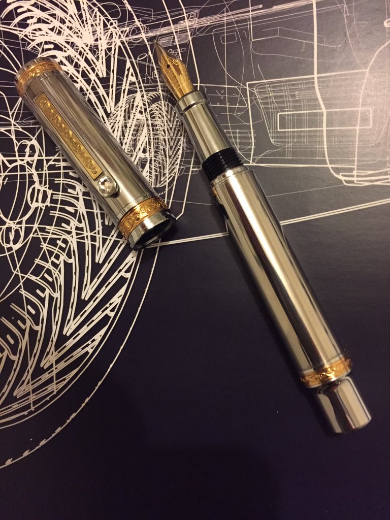 cgtauri's tweet photo. This pen weighs in at a hefty 128g, solid highly polished stainless steel body and cap. Gold and rhodium plated nib. https://t.co/xf3nTnkkqd