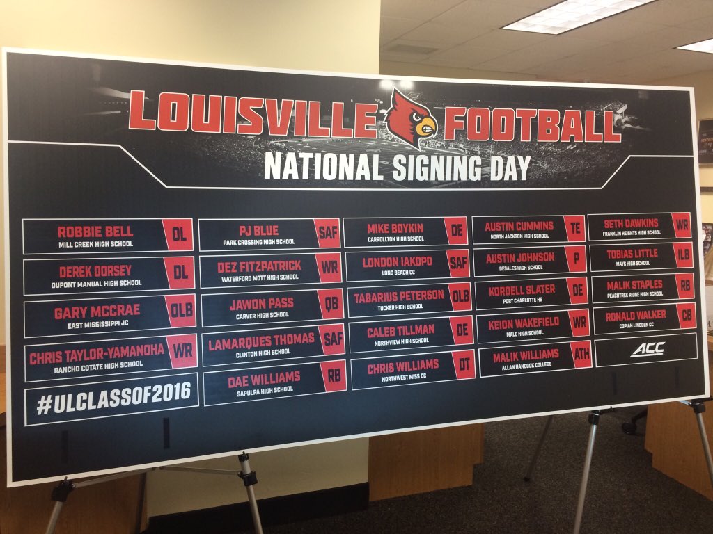 CARDScompliance's tweet photo. Look at all those new Cardinals β€οΈ #ULCLASSOF2016 π #NationalSigningDay https://t.co/XhJLAzqK1b