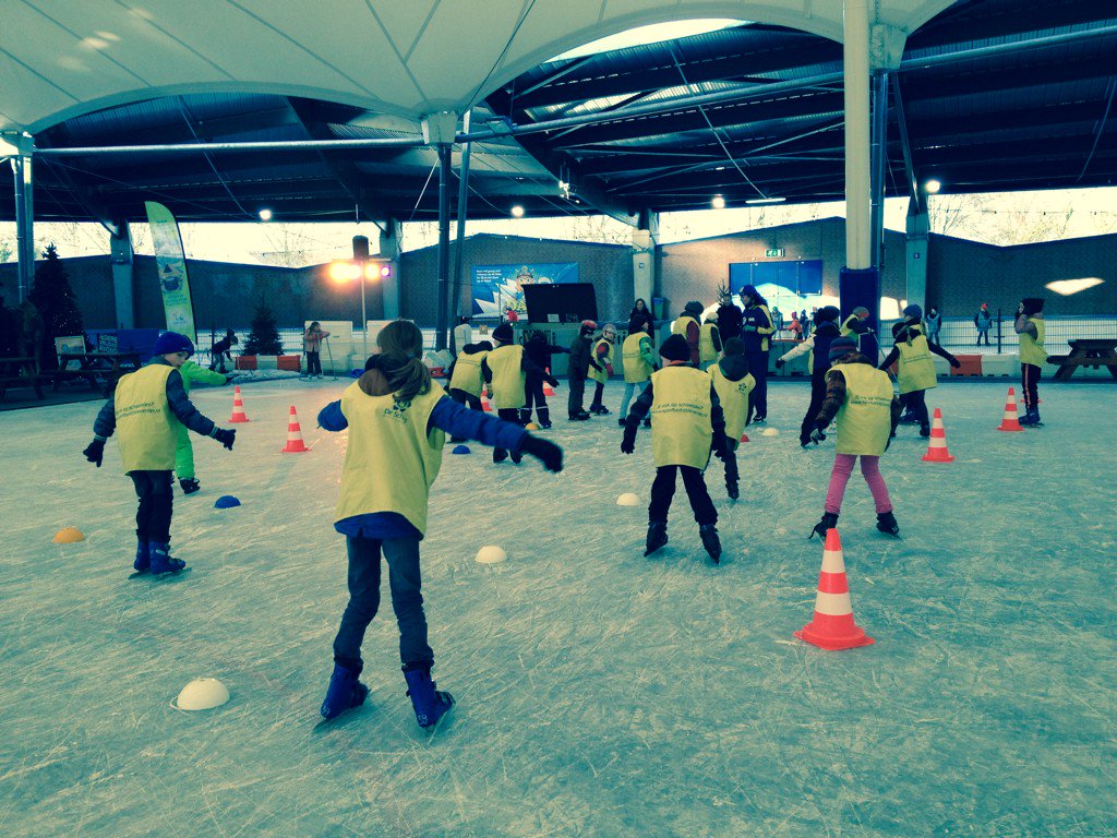 Leuke #schaatsles vandaag voor de kinderen van <a href="/KCdeBolster/">Kindcentrum de Bolster</a> bij <a href="/DeScheg/">DeScheg</a>