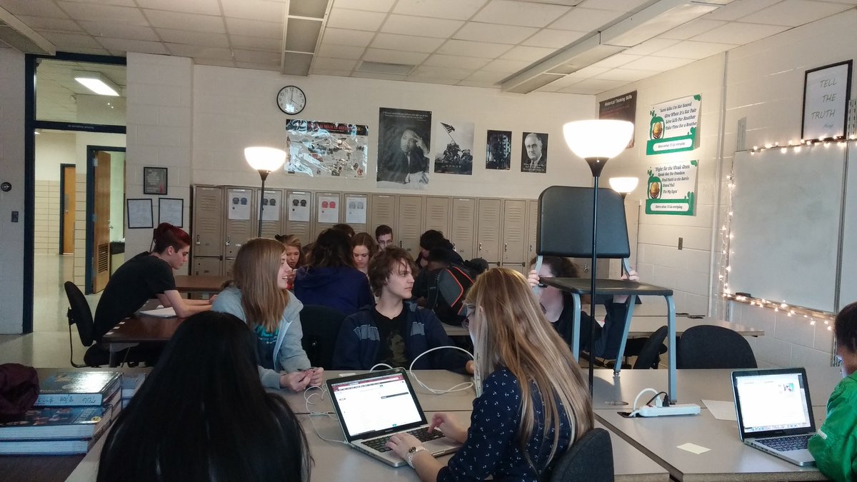 Student Council getting ready for our Spring Carnival! #BringintheSpring @sdhswoodss <a href="/southdoyle_sc/">SD's Student Council</a>