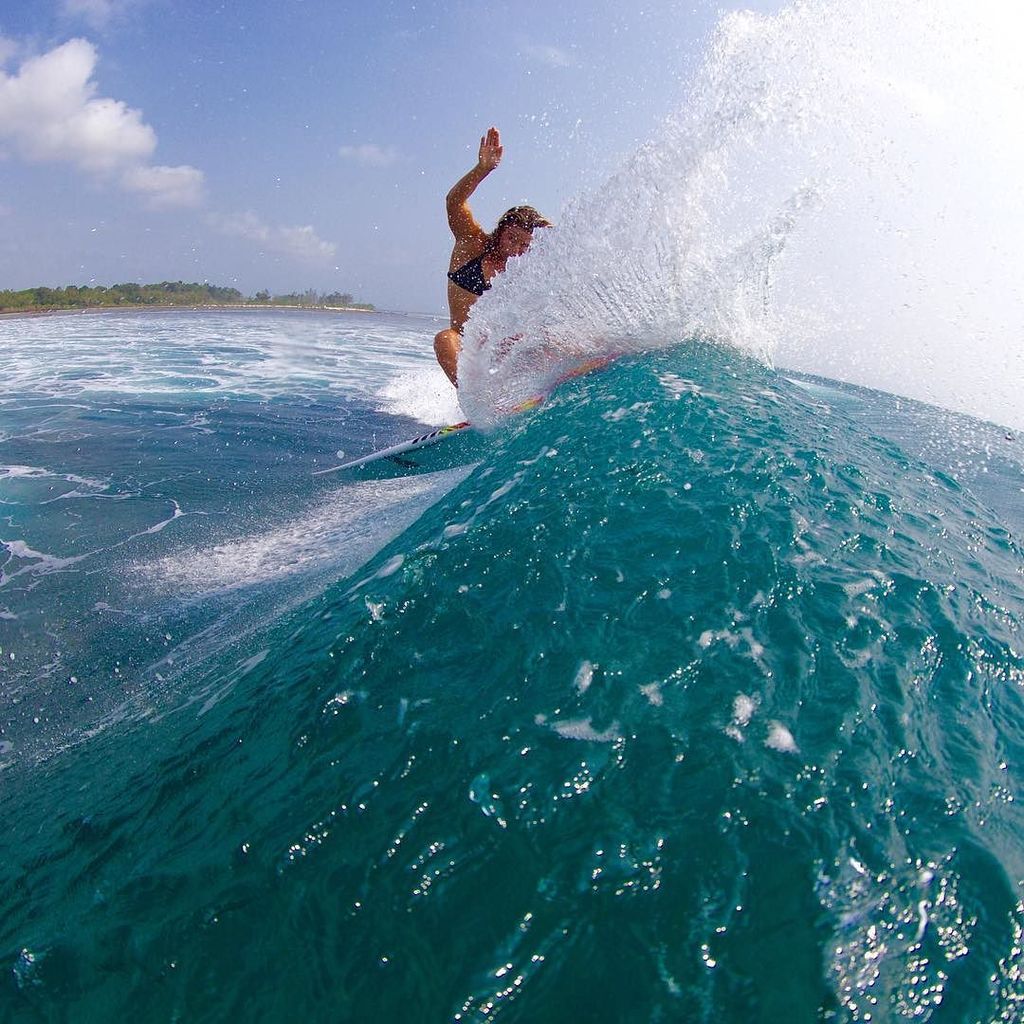 paigehareb's tweet image. High five ✋🏾 #surf #summer #adventure #GoProANZ #mentawai #lifesabeach #fitness #training … ift.tt/1PAMZI0