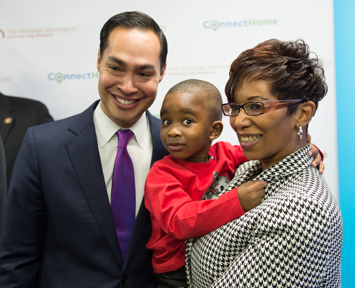 SecretaryCastro's tweet photo. Residents like Tamara and her son are now empowered with the tools to compete in our 21st century global economy. https://t.co/MgZAmVhukB