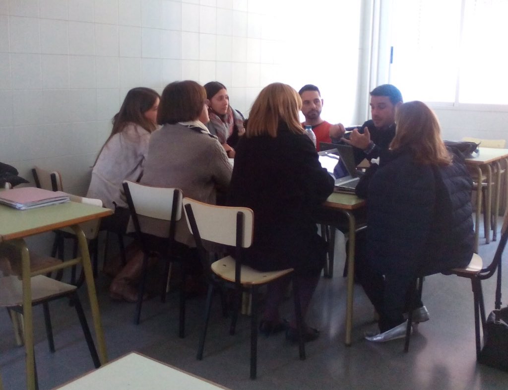 escuelassj's tweet photo. #momentsprimaria SEGUIM amb la #7manaABP...madurant procés com a grup #creant i #creient.💭💚👣 @ftsaez @aulaPlaneta https://t.co/UJdedtvlDB