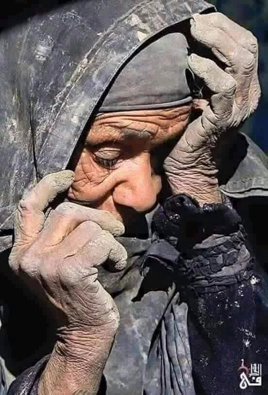 dagsan78's tweet photo. لم ولن اتغير كثيرا
فقط بعض الجروح كبرت
ونزفت الكثير من دم دموعي
واصبحت اكثر تجنبآ للناس
لأن الكثير مهنم اوجعوني✌
🔴⚪⚫ https://t.co/XAjVs7tRd9