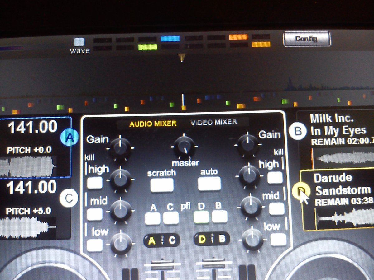 Pintxando a 4 platos, después gastronomía!! Hoy toca dormir poco...