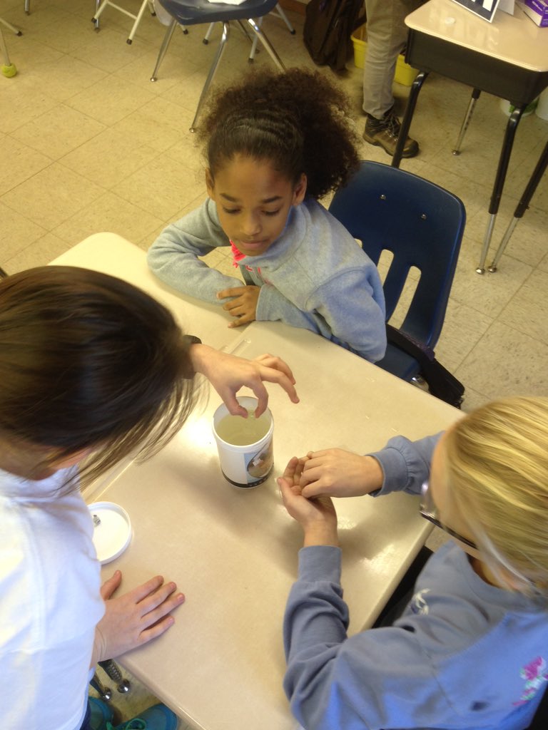 MrMattTaylor's tweet photo. Guest instructor today from #TVA testing water samples with 5th graders @Creeksidechiefs https://t.co/EG5k2RWg35